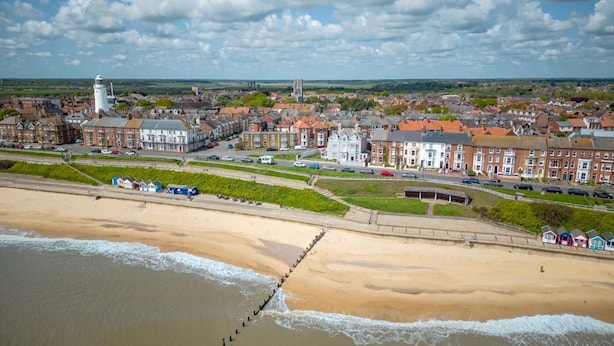 A coastal town with a beach, residential buildings, and a lighthouse. - 2 Bed in Southwold (oc-hsc) (Southwold)