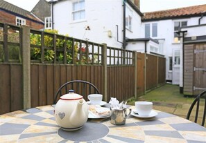 Outdoor dining - 2 Bed in Southwold (oc-hsc) (Southwold)