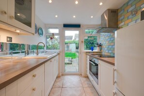 Microwave, oven, dishwasher, high chair - 2 Bed in Aldeburgh (oc-lazy) (Aldeburgh)