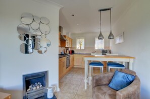 Microwave, oven, dishwasher, high chair - 2 Bed in Swanage (oc-wy388) (Swanage)
