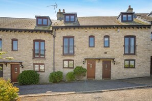 Exterior - 2 Bed in Swanage (oc-wy388) (Swanage)