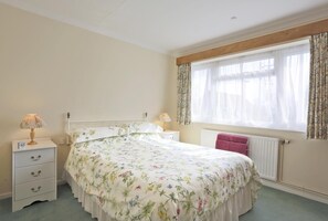 Iron/ironing board, free WiFi, bed sheets - 2 Bed in Aldringham (oc-al125) (Aldringham)
