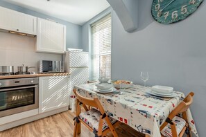 Microwave, oven, dishwasher, high chair - 3 Bed in Swanage (oc-wy272) (Swanage)