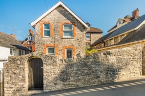 Exterior - 3 Bed in Swanage (oc-wy272) (Swanage)