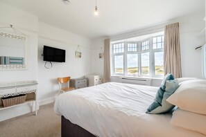 5 bedrooms, iron/ironing board, free WiFi, bed sheets - 5 Bed in Newquay (oc-c33035) (Newquay)