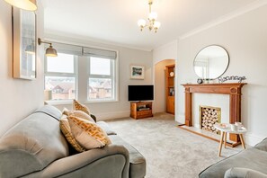 TV - 2 Bed in Swanage (oc-wy517) (Swanage)