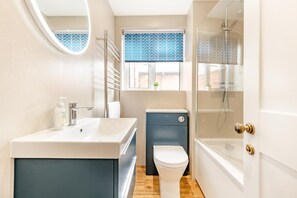 Hair dryer, towels - 2 Bed in Swanage (oc-wy517) (Swanage)