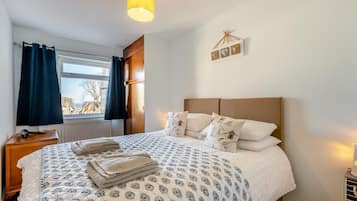 2 bedrooms, iron/ironing board, free WiFi, bed sheets