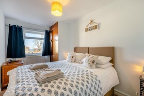2 bedrooms, iron/ironing board, free WiFi, bed sheets - 1 Bed in Swanage (oc-wy533) (Swanage)