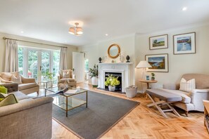 TV - 4 Bed in Bray (oc-b32610) (Bray)