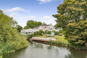 Property grounds - 4 Bed in Bray (oc-b32610) (Bray)