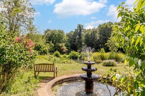 Property grounds - 2 Bed in Woodbridge (oc-vav) (Hollesley)