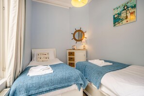 Iron/ironing board, travel cot, free WiFi, bed sheets - 2 Bed in Swanage (oc-wy358) (Swanage)