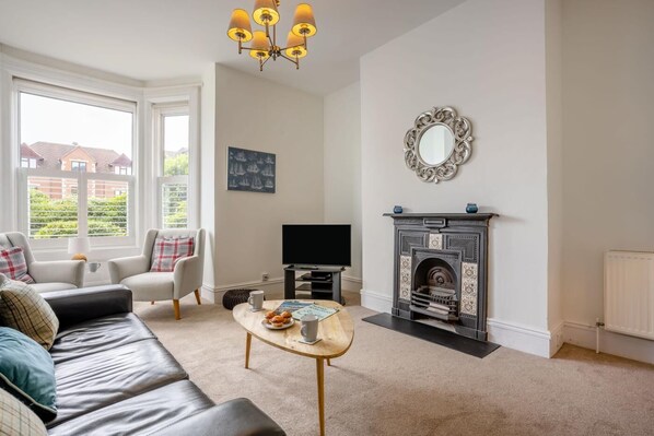 TV - 2 Bed in Swanage (oc-wy358) (Swanage)