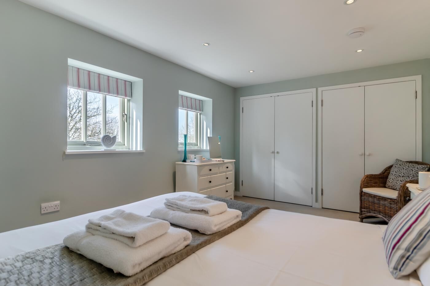 Iron/ironing board, free WiFi, bed sheets