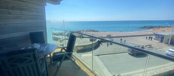2 Bed in West Bay (oc-wy474)