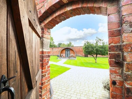 1 Bed in Rocester (oc-e33057)