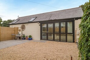 Terrace/patio - 2 Bed in Bournemouth (oc-t33017) (Bournemouth)