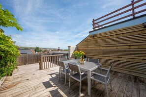 Outdoor dining - 4 Bed in Swanage (oc-wy350) (Swanage)
