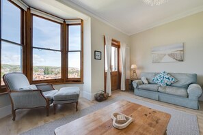 TV - 4 Bed in Swanage (oc-wy350) (Swanage)