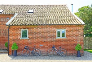 Property grounds - 6 Bed in Knodishall (oc-bil) (Knodishall)
