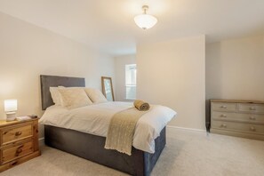 4 bedrooms, iron/ironing board, free WiFi, bed sheets - 4 Bed in Bere Regis (oc-g33051) (Bere Regis)