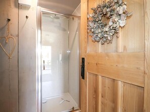 Towels - 1 Bed in Rocester (oc-l33056) (Barrow Hill)