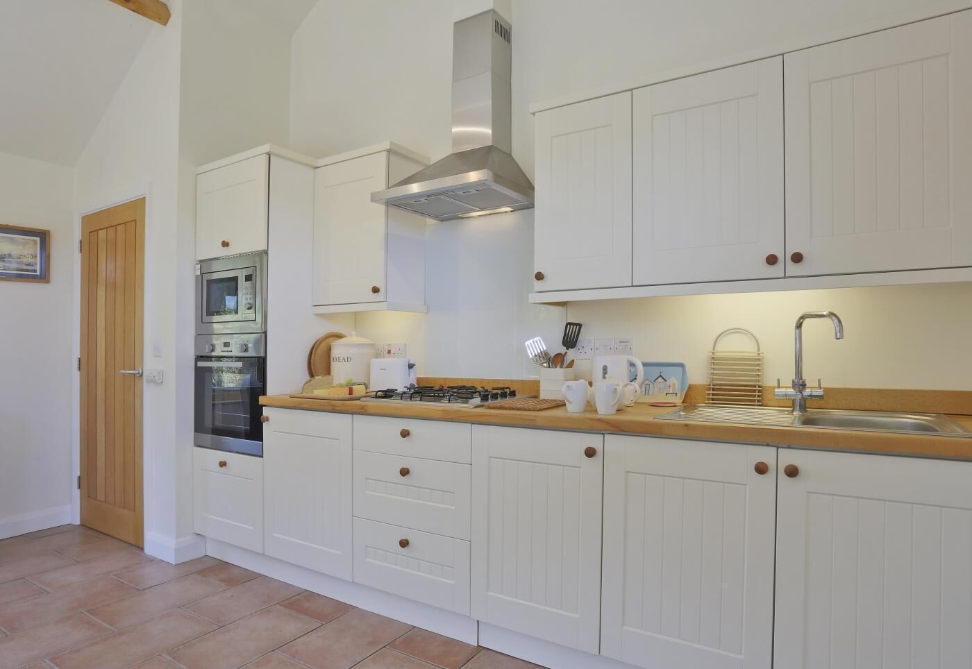 微波炉、烤箱、高脚椅、厨具/餐具