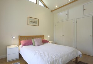 Bügeleisen/Bügelbrett, kostenloses WLAN, Bettwäsche