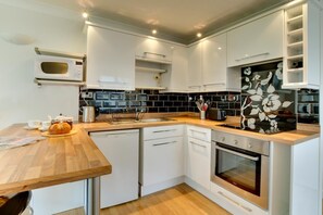 Microwave, oven, cookware/dishes/utensils