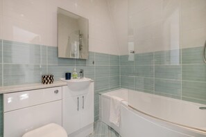 Towels - 1 Bed in Weymouth (oc-wy437) (Weymouth)