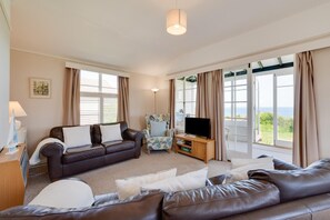 TV - 3 Bed in Swanage (oc-wy127) (Swanage)