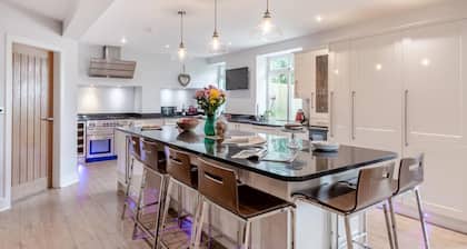 6 Bed in Menston (oc-w32974)