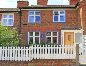Exterior - 2 Bed in Woodbridge (oc-g23) (Woodbridge)