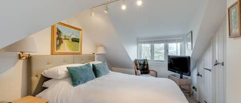 Fer et planche Ă repasser, accĂšs au Wi-Fi (inclus), literie fournie