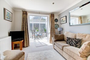 TV - 2 Bed in Swanage (oc-wy552) (Swanage)