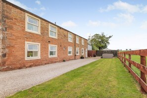 Property grounds - 3 Bed in Scaleby (oc-b33069) (Arthuret)