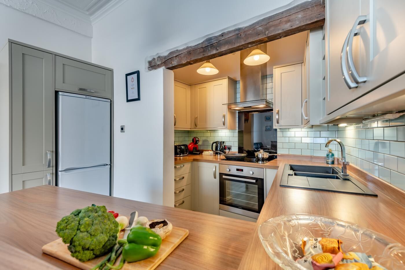 Mikrowelle, Ofen, Geschirrspüler, Hochstuhl