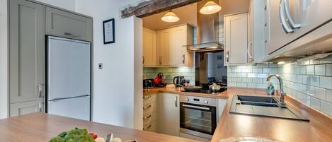 Mikrowelle, Ofen, Geschirrspüler, Hochstuhl