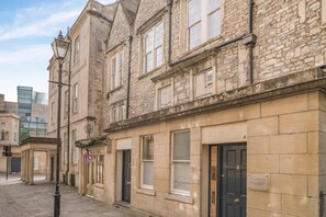 Exterior - 3 Bed in Bath (oc-g32607) (Bath)