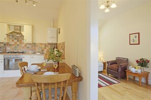 Microwave, oven, dishwasher, cookware/dishes/utensils - 1 Bed in Beccles (oc-hfc) (Wangford)