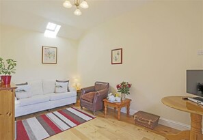 TV - 1 Bed in Beccles (oc-hfc) (Wangford)