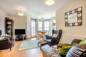 TV - 2 Bed in Swanage (oc-wy514) (Swanage)