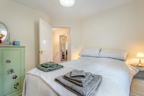 2 bedrooms, travel crib, free WiFi, bed sheets