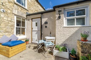 Outdoor dining - 2 Bed in Swanage (oc-wy465) (Swanage)