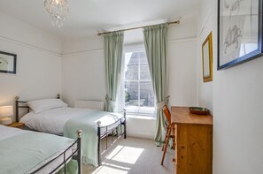 Iron/ironing board, free WiFi, bed sheets - 2 Bed in Swanage (oc-wy465) (Swanage)