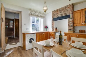 Dining - 2 Bed in Swanage (oc-wy465) (Swanage)
