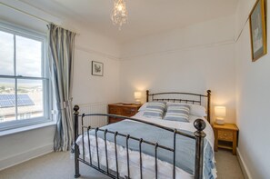 Iron/ironing board, free WiFi, bed sheets - 2 Bed in Swanage (oc-wy465) (Swanage)