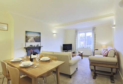 3 Bed in Woodbridge (oc-tst)