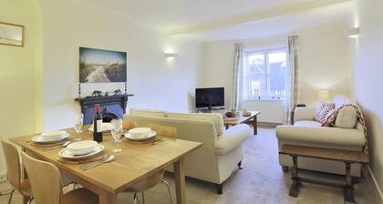 3 Bed in Woodbridge (oc-tst)